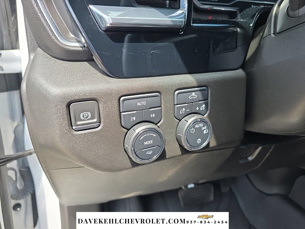 Used 2023 Chevrolet Silverado 1500 LT AWD/4WD image 9