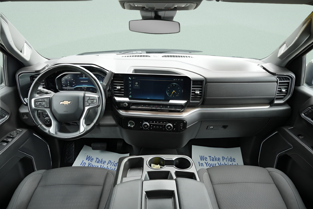Used 2023 Chevrolet Silverado 1500 LT AWD/4WD image 17