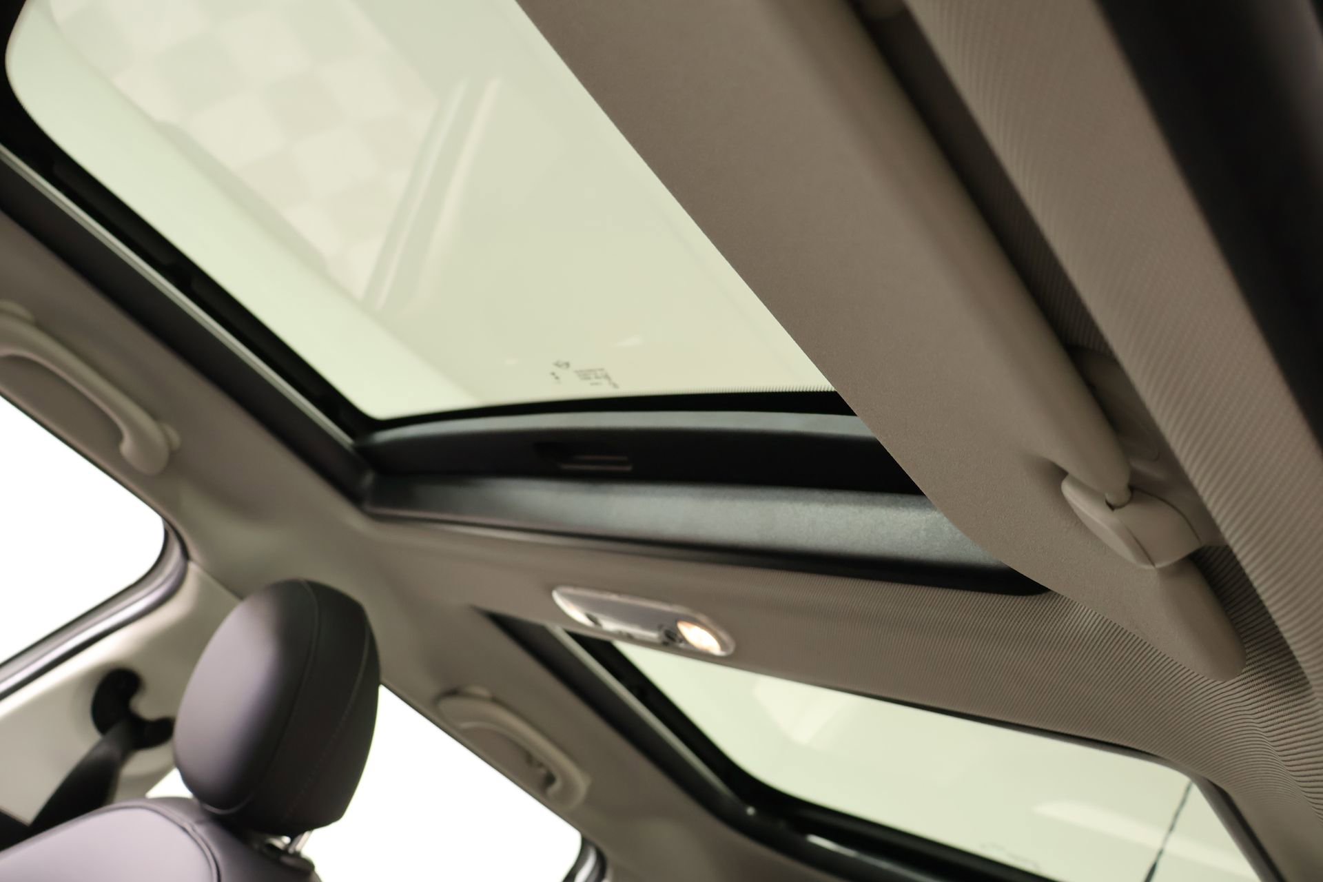 Used 2023 MINI Cooper 4-Door Hardtop FWD image 15