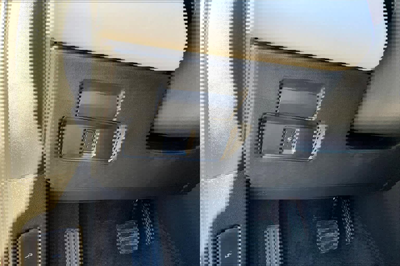 Used 2025 Land Rover Range Rover Evoque S image 18