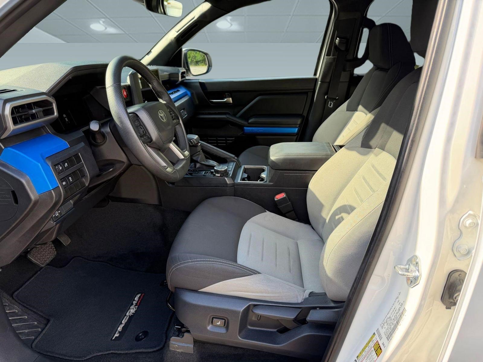 Used 2025 Toyota Tacoma TRD Off-Road AWD/4WD image 5