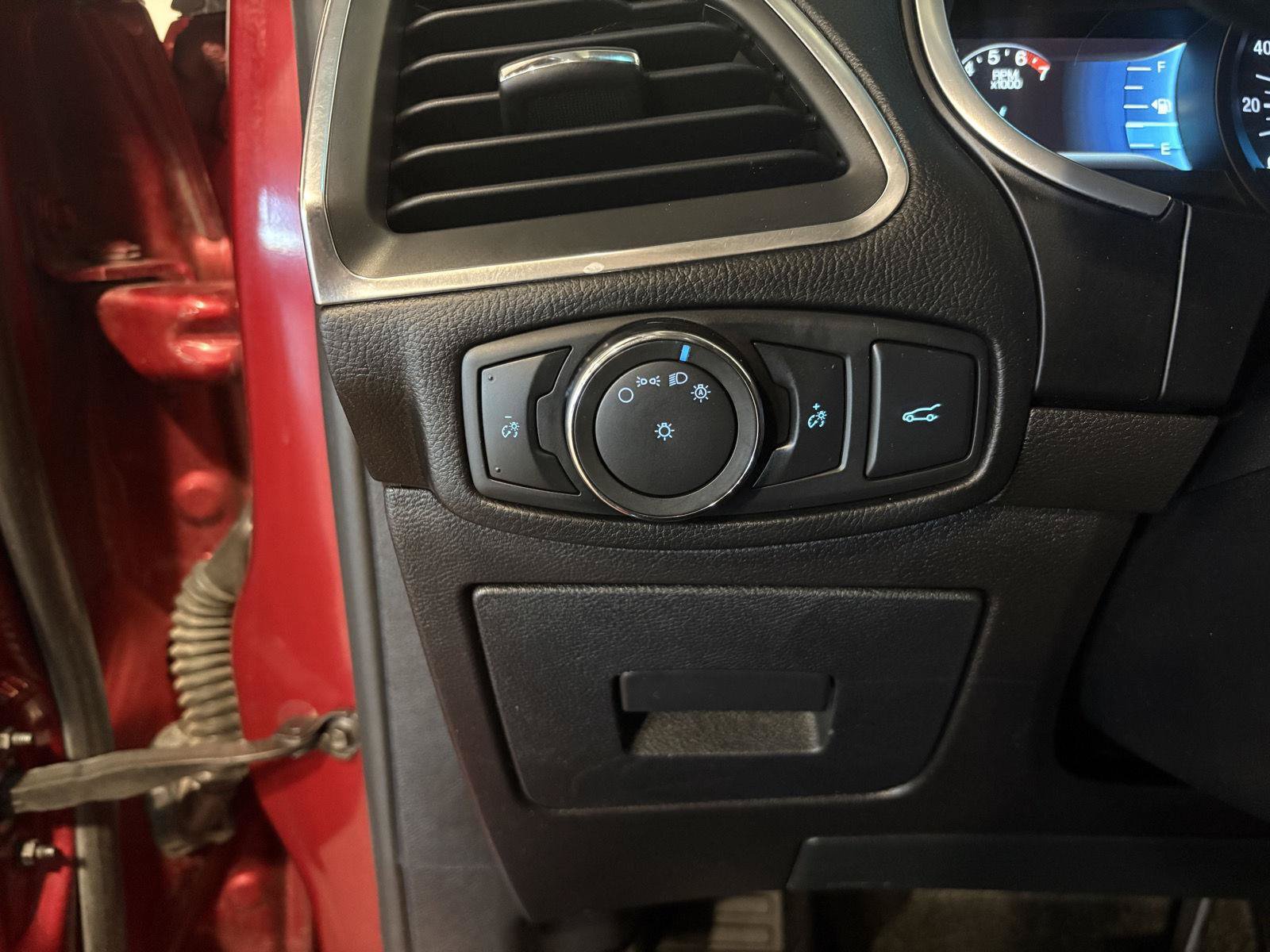 Used 2015 Ford Edge Titanium AWD/4WD image 19