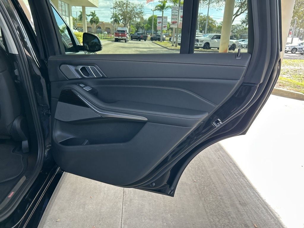 Used 2025 BMW X7 xDrive40i image 48
