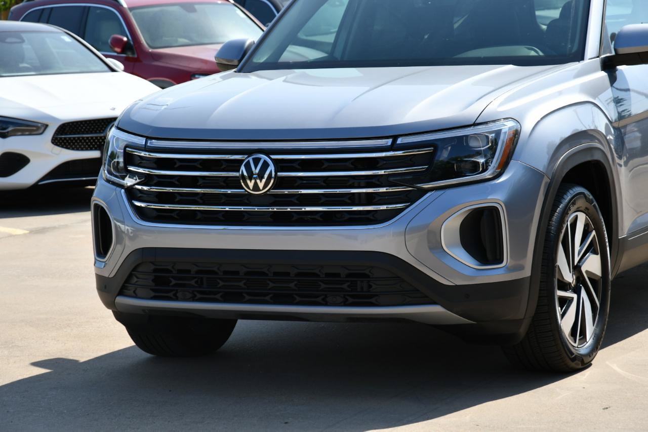 Used 2026 Volkswagen Atlas SE FWD image 3