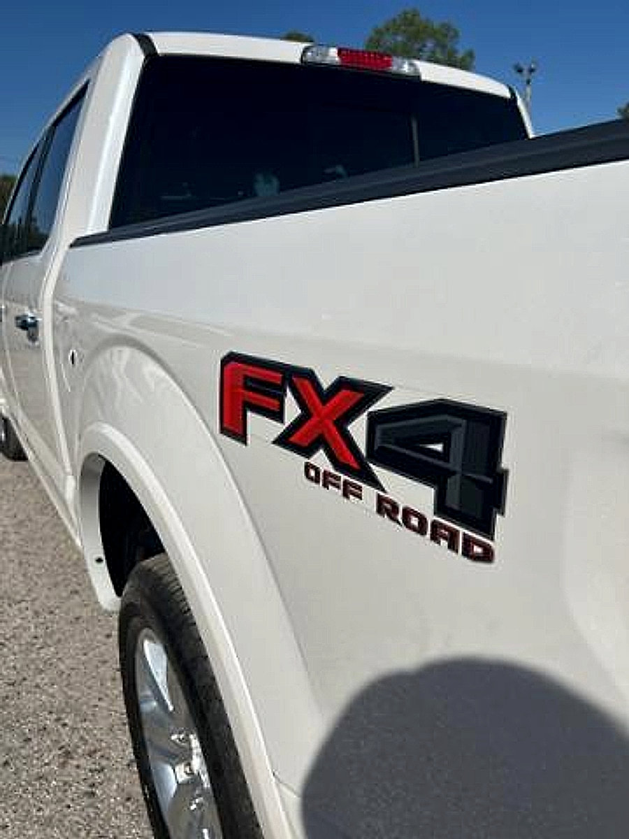 Used 2018 Ford F150 Platinum w/ Equipment Group 701A Luxury image 9