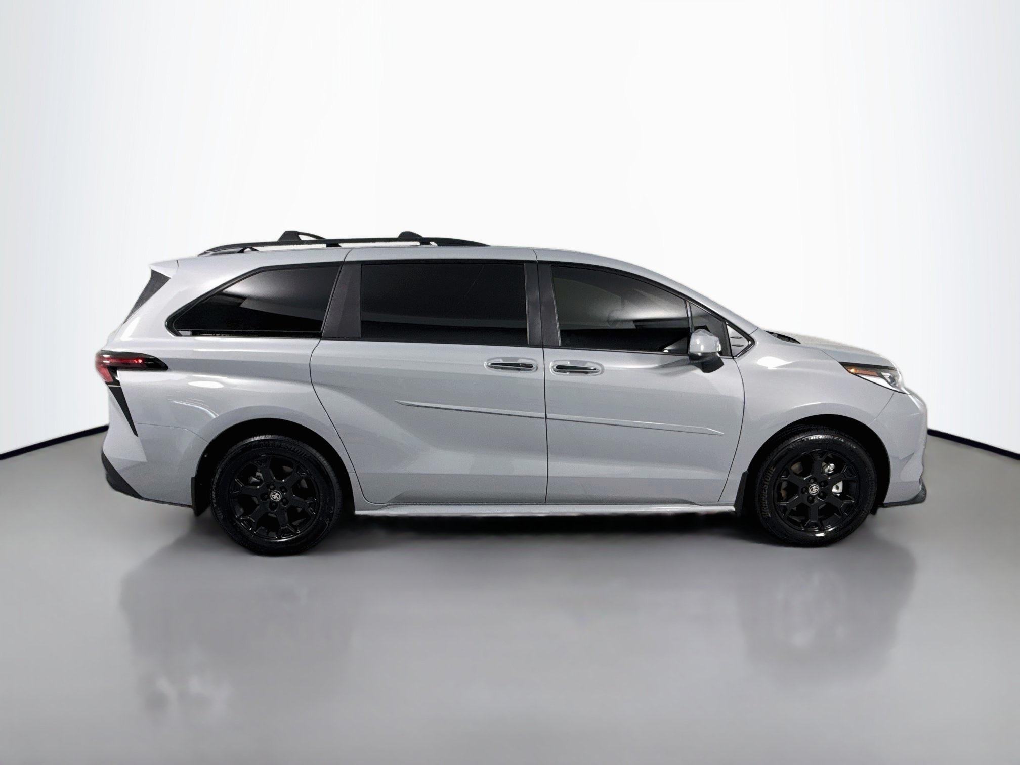 Used 2026 Toyota Sienna XLE Woodland Edition AWD/4WD image 8