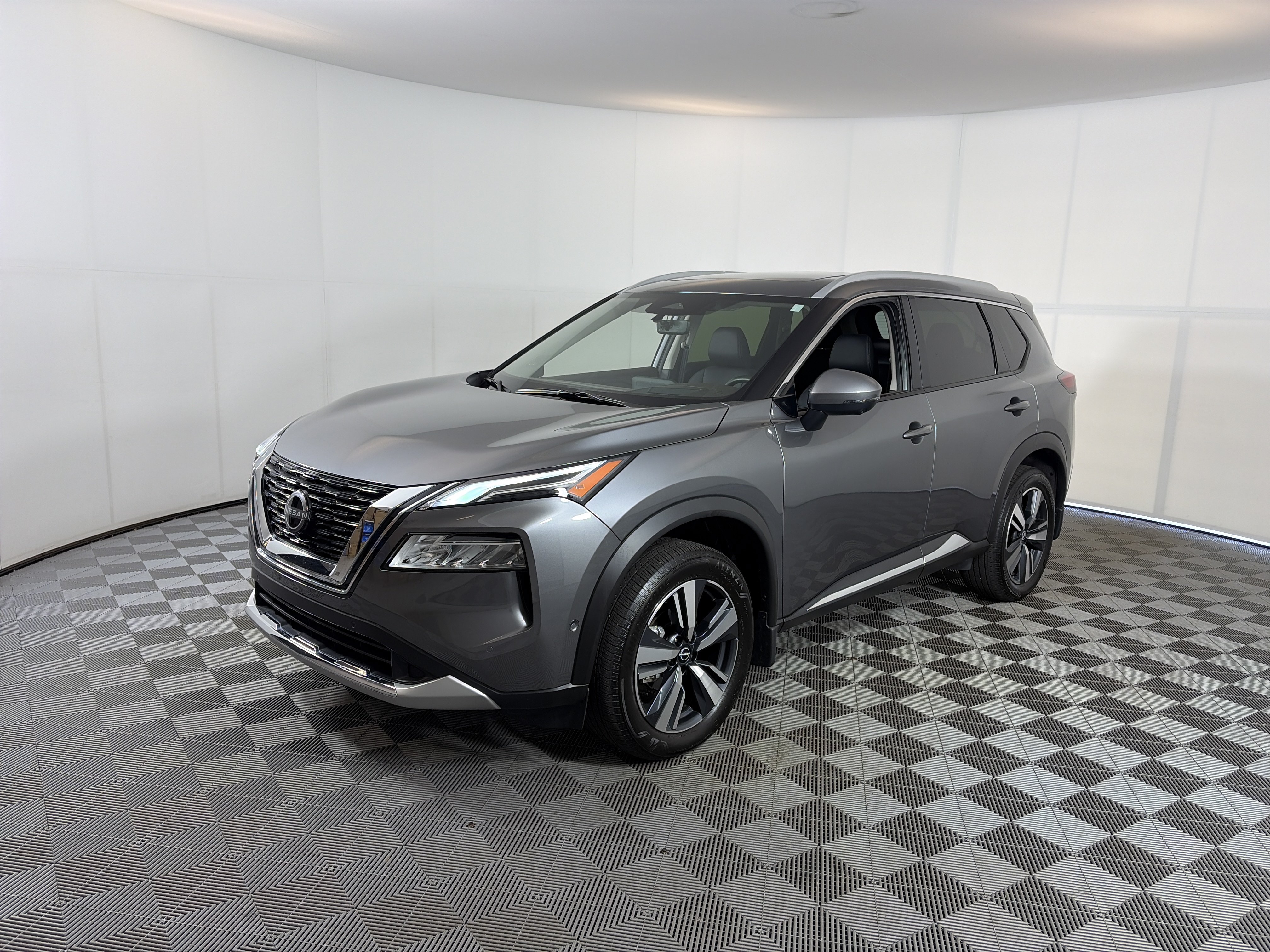 Certified 2023 Nissan Rogue Platinum w/ Platinum Premium Package AWD/4WD image 2