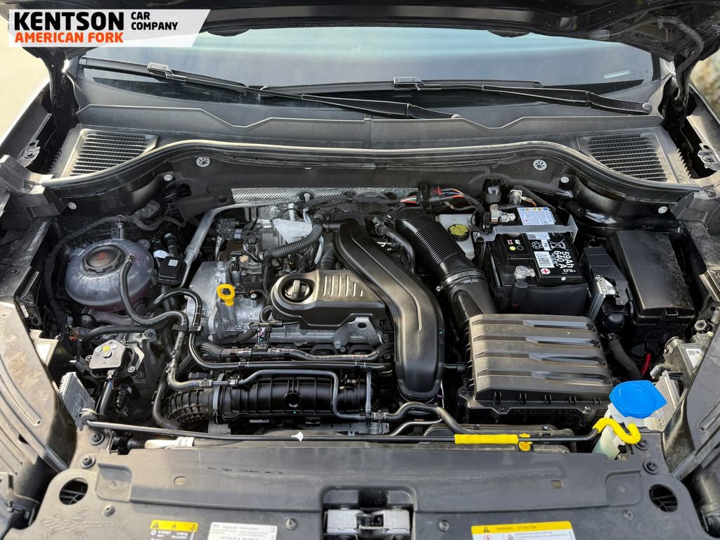 Used 2025 Volkswagen Taos SE image 16