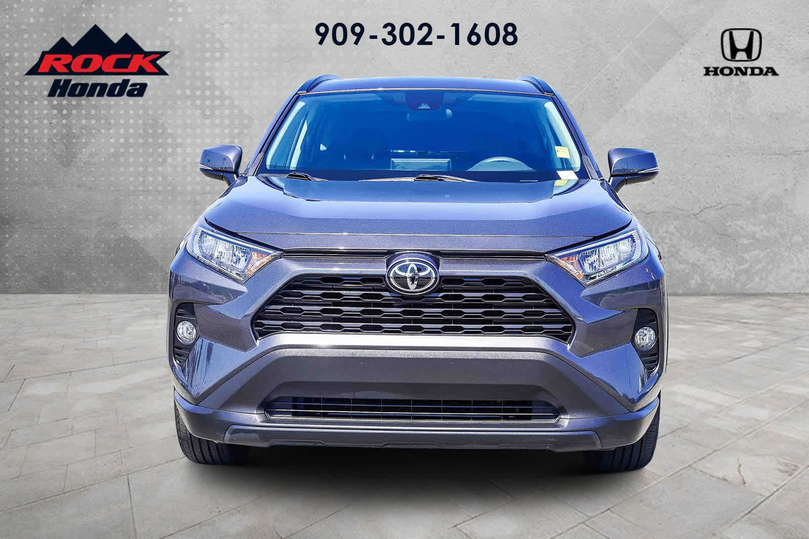 Used 2020 Toyota RAV4 XLE image 2