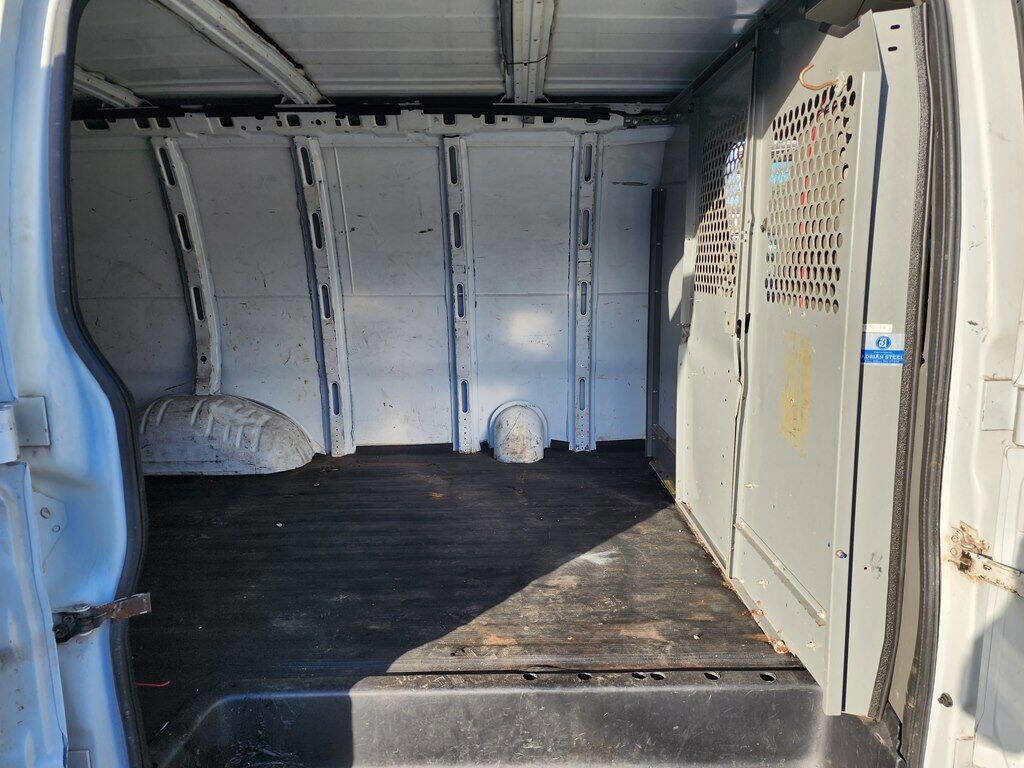 Used 2008 Chevrolet Express 2500 image 15