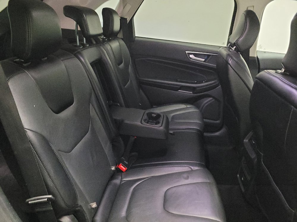 Used 2018 Ford Edge Titanium FWD image 19