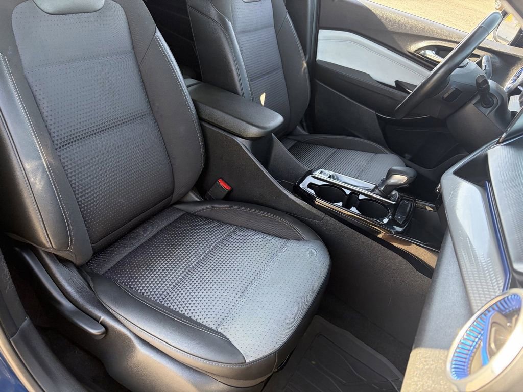 Used 2024 Chevrolet Trax LT w/ Driver Confidence Package FWD image 9