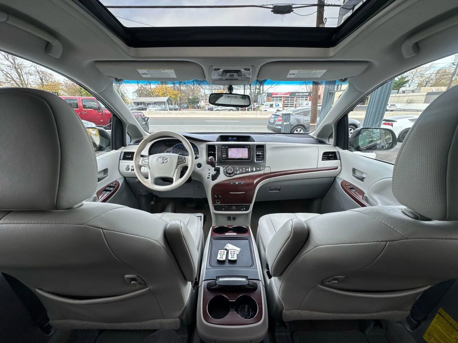 Used 2013 Toyota Sienna Limited image 32