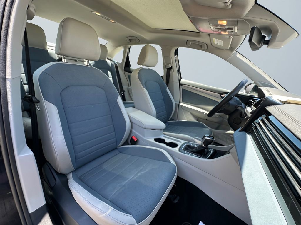 Used 2025 Volkswagen Jetta SE FWD image 15