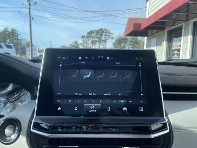 Used 2025 Jeep Compass Limited w/ Sun & Sound Group image 25