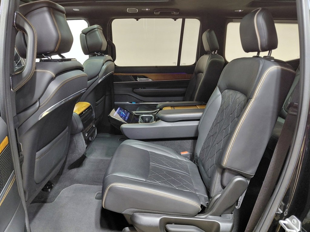 Used 2022 Jeep Grand Wagoneer Series III image 42