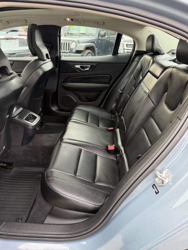 Used 2022 Volvo S60 B5 Momentum w/ Climate Package image 10