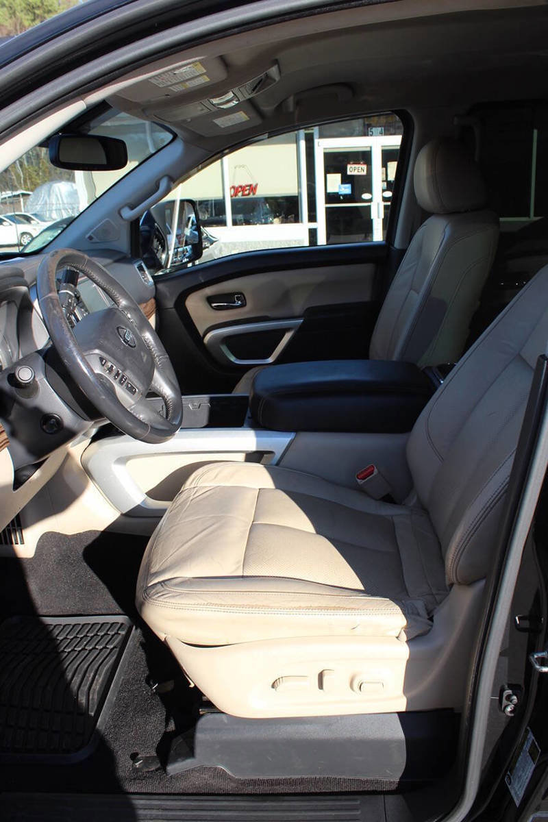 Used 2016 Nissan Titan SL image 8