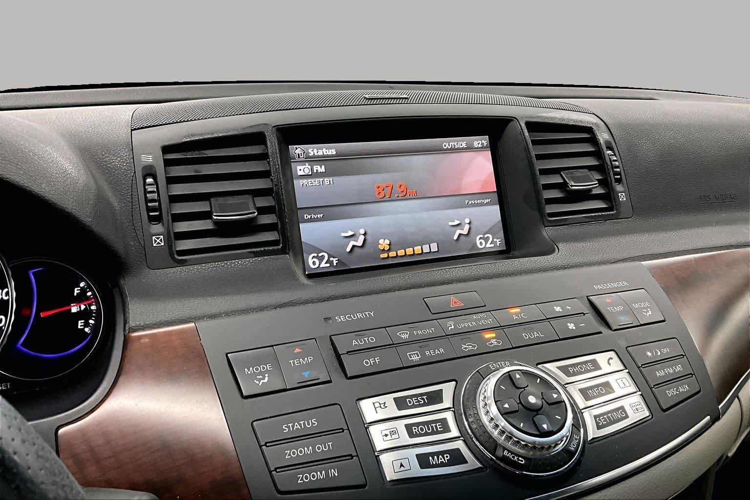 Used 2010 INFINITI M35 w/ Technology Pkg RWD image 6