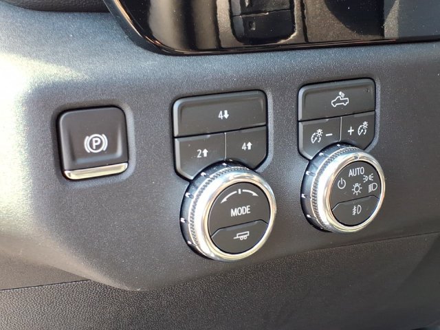 New 2026 GMC Sierra 2500 SLE w/ Preferred Package AWD/4WD image 18