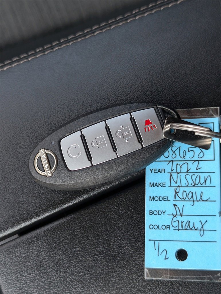 Used 2022 Nissan Rogue SV image 29