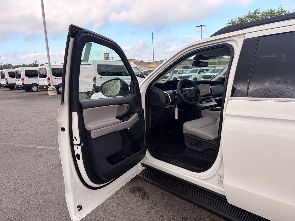 New 2026 Ford Expedition Active RWD image 10