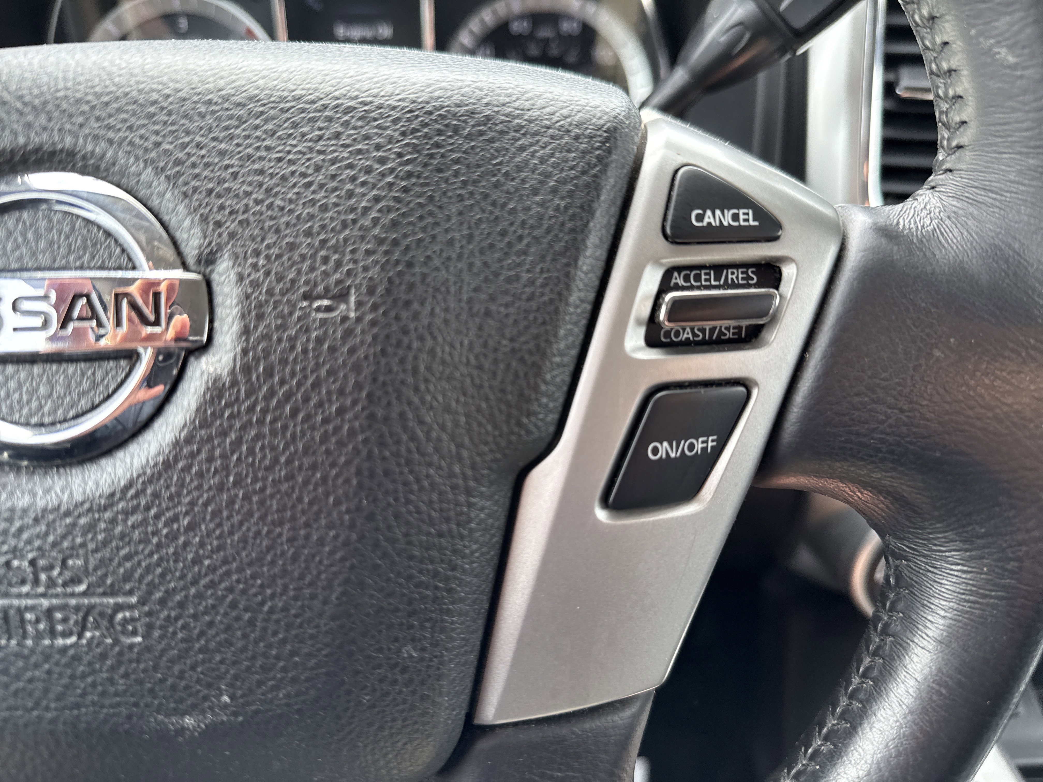 Used 2018 Nissan Titan SV w/ SV Convenience Package AWD/4WD image 19