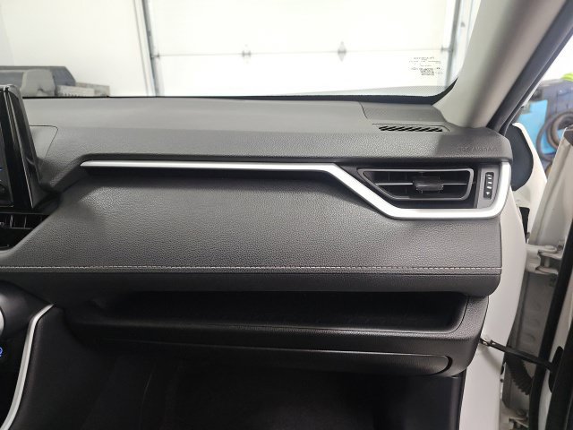 Used 2021 Toyota RAV4 XLE AWD/4WD image 37