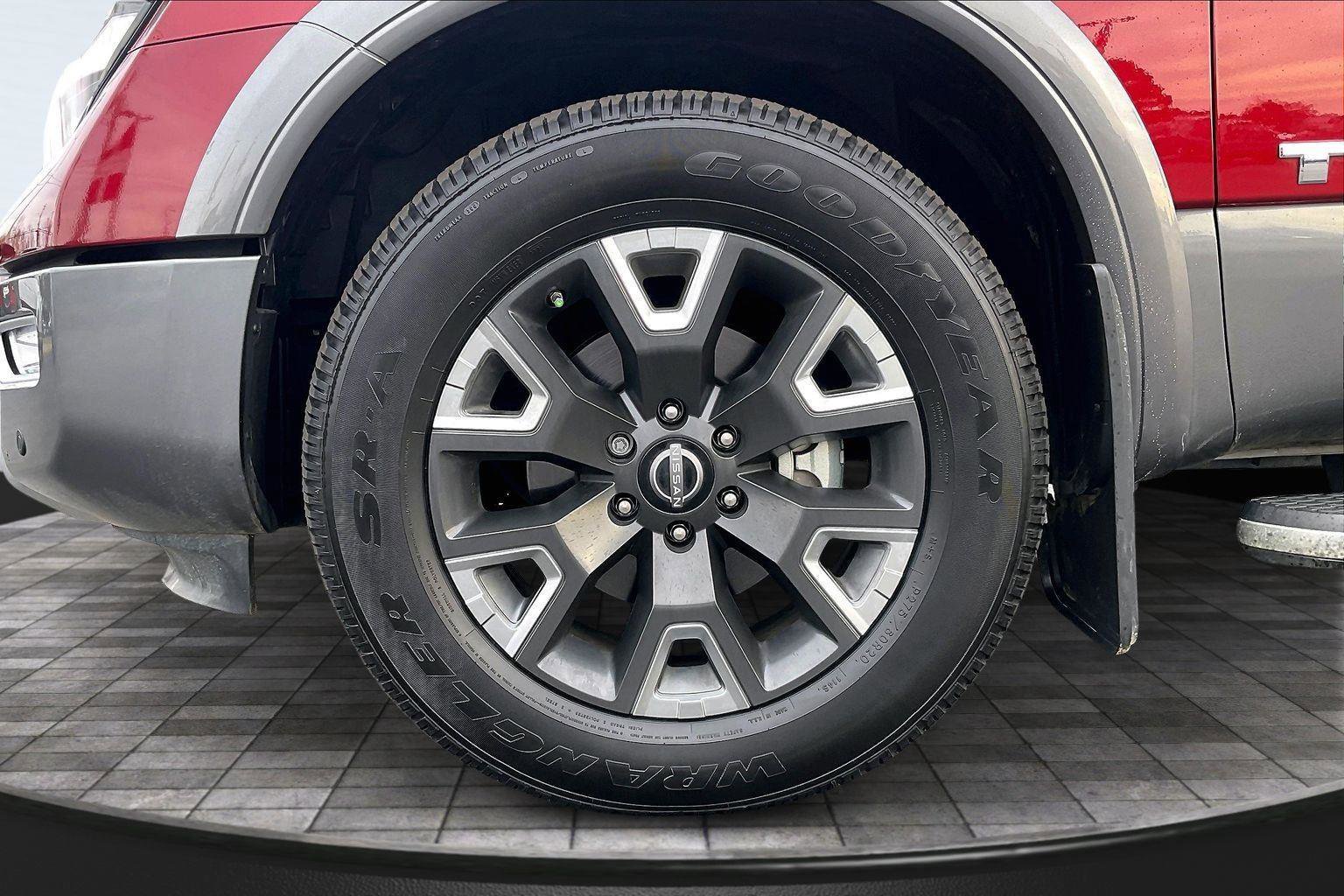 Certified 2024 Nissan Titan Platinum Reserve w/ Moonroof Package image 10