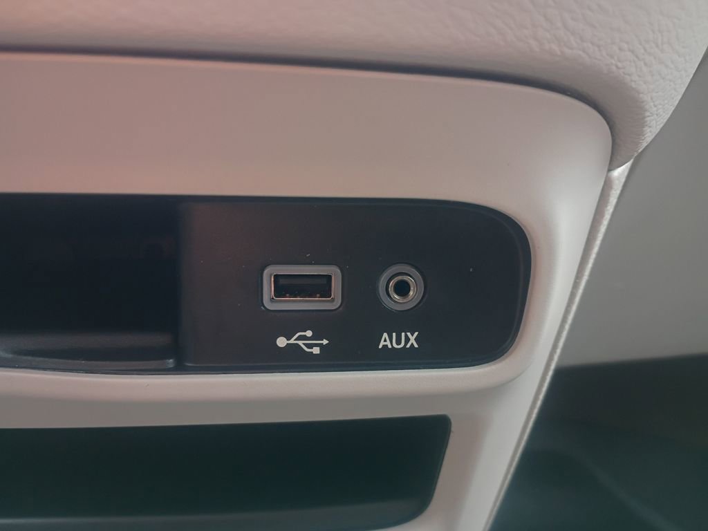 Used 2017 Chrysler Pacifica Touring image 6