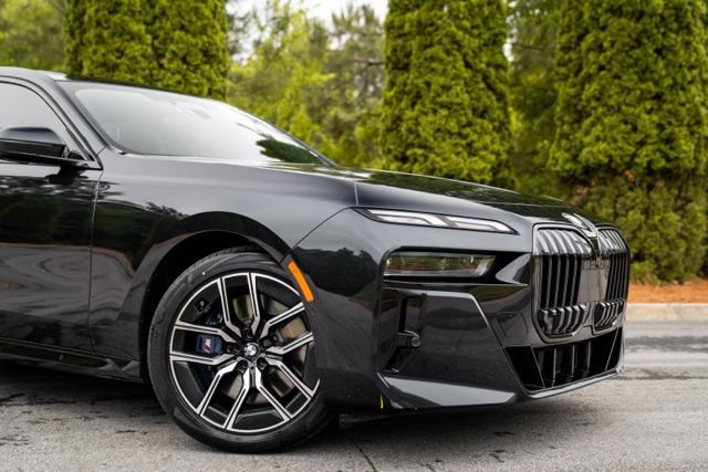Used 2023 BMW 740i w/ Luxury Rear Seating Package RWD image 7
