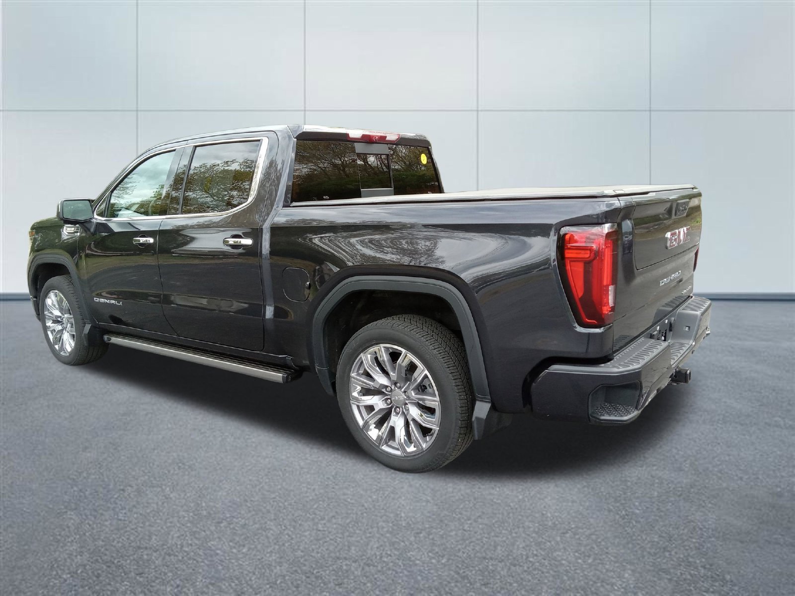 Used 2026 GMC Sierra 1500 Denali AWD/4WD image 3