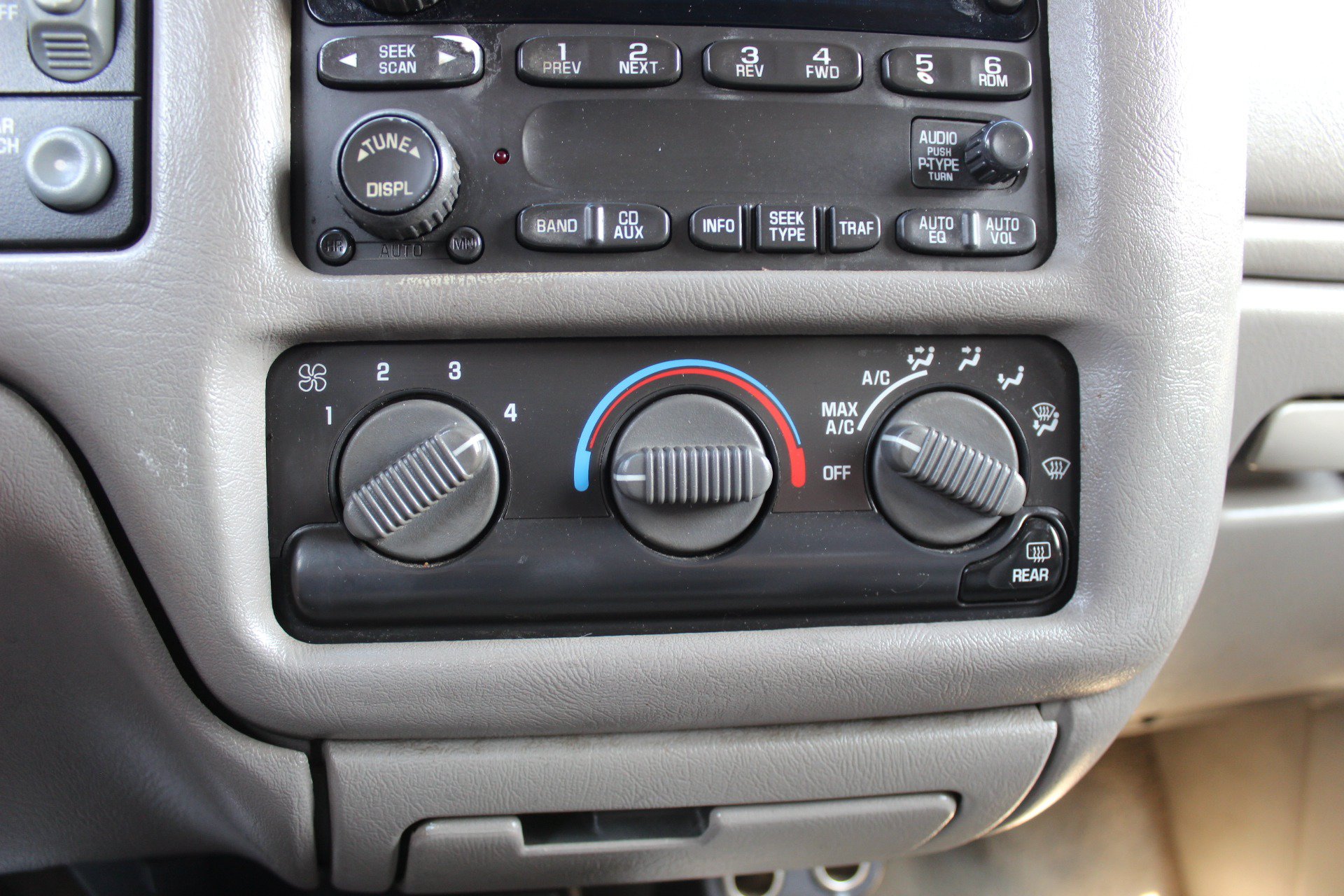 Used 2004 Chevrolet Blazer LS w/ Preferred Equipment Group AWD/4WD image 28