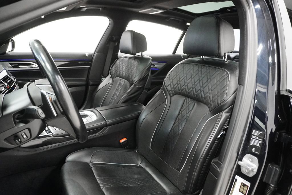 Used 2019 BMW 750i xDrive w/ M Sport Package image 5
