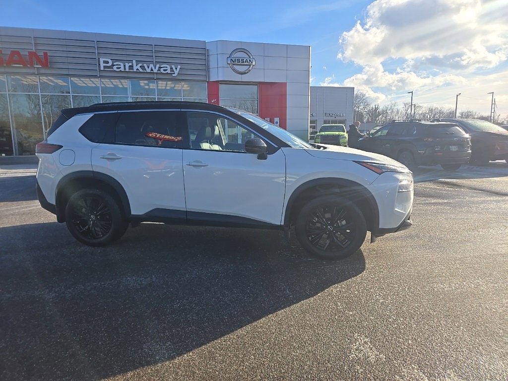 Used 2023 Nissan Rogue SV w/ SV Premium Package image 8