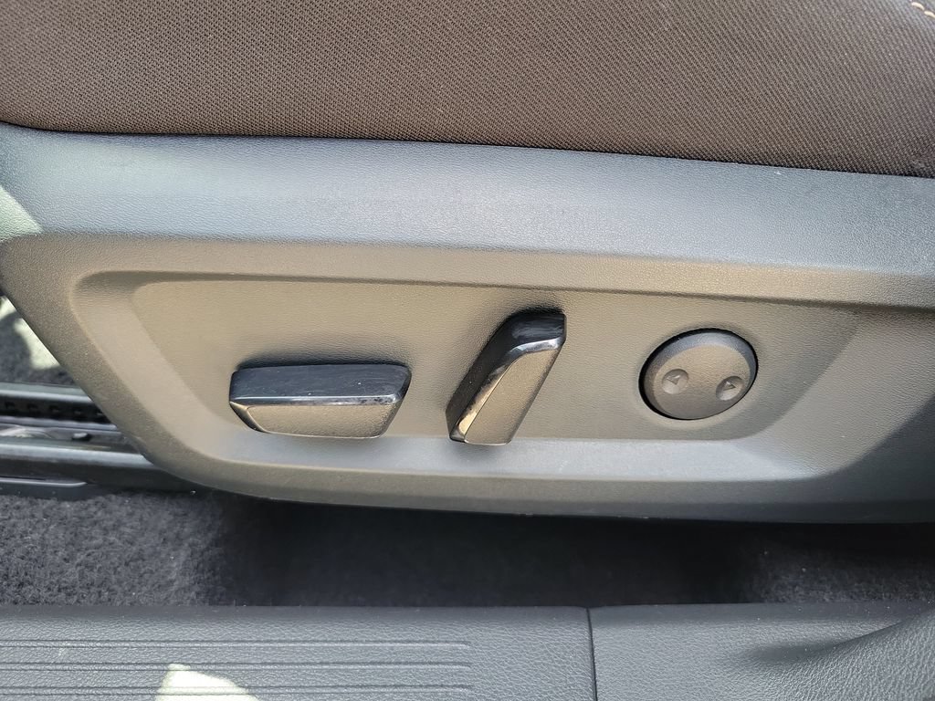 Used 2025 Nissan Rogue SV FWD image 18