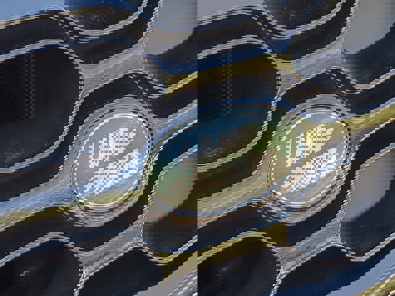 Used 2025 Land Rover Discovery Dynamic SE AWD/4WD image 12