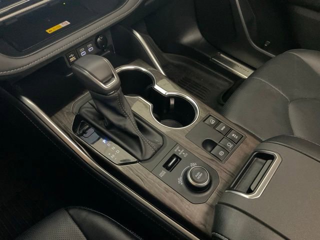 Used 2024 Toyota Highlander Platinum AWD/4WD image 15