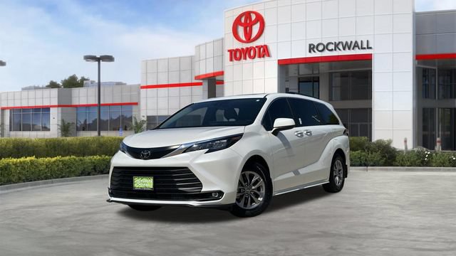 Used 2026 Toyota Sienna XLE FWD image 1