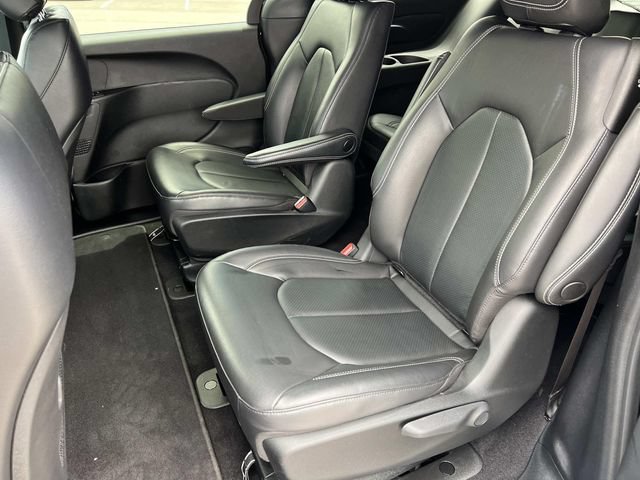 Used 2022 Chrysler Pacifica Touring-L w/ S Appearance Package FWD image 11
