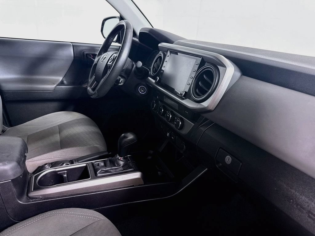 Certified 2021 Toyota Tacoma SR5 AWD/4WD image 25