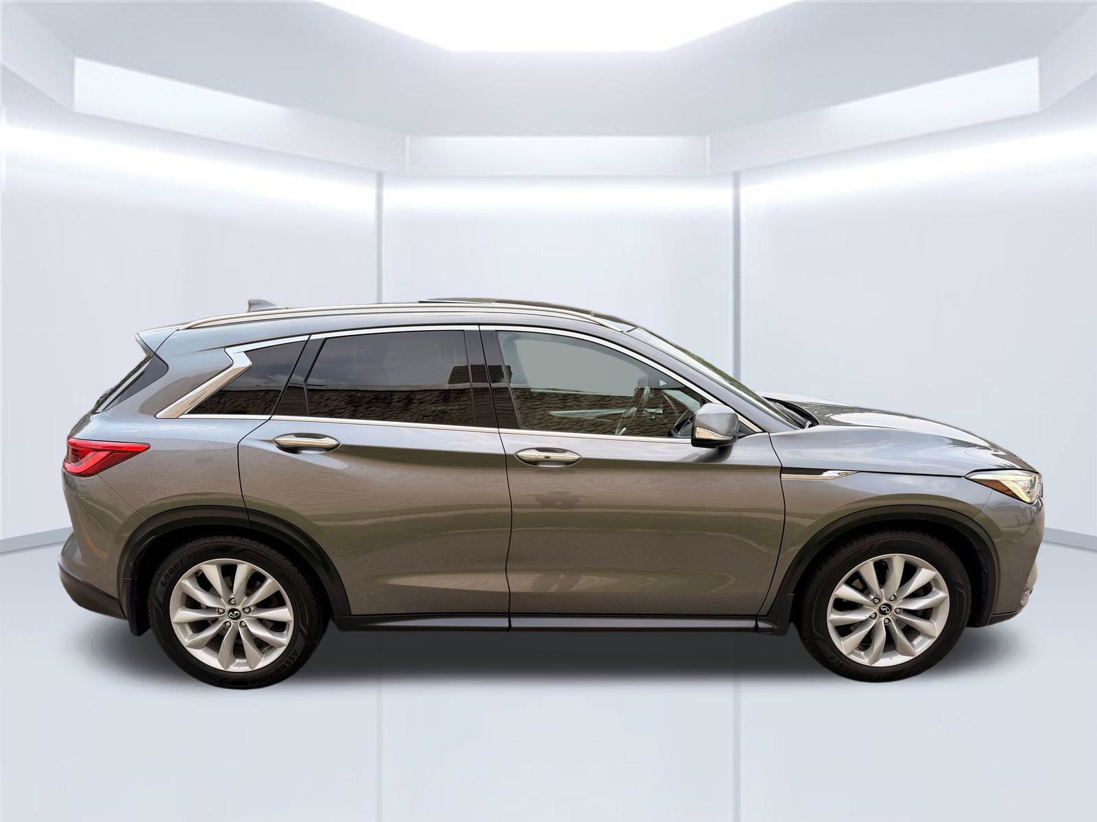 Used 2019 INFINITI QX50 Essential w/ Premium Heat Package AWD/4WD image 4