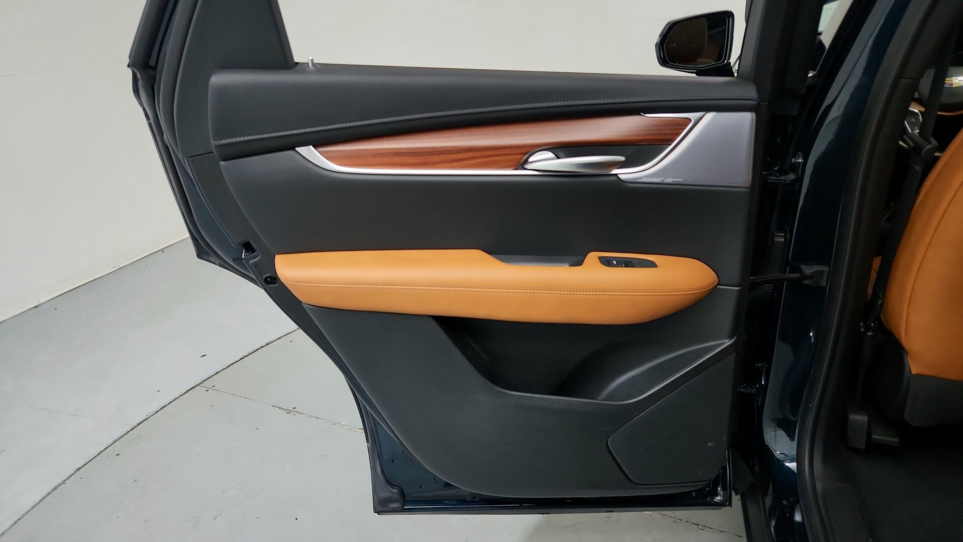 Certified 2024 Cadillac XT5 Premium Luxury w/ LPO, Floor Liner Package AWD/4WD image 23