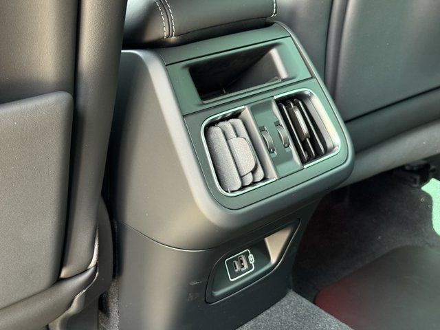 New 2025 Maserati Grecale GT image 32