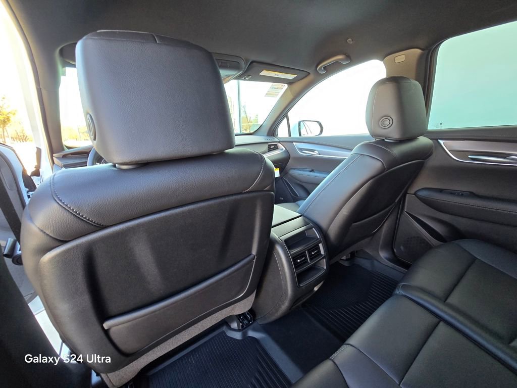 New 2026 Cadillac XT5 Luxury w/ LPO, Bronce Accent Package image 17