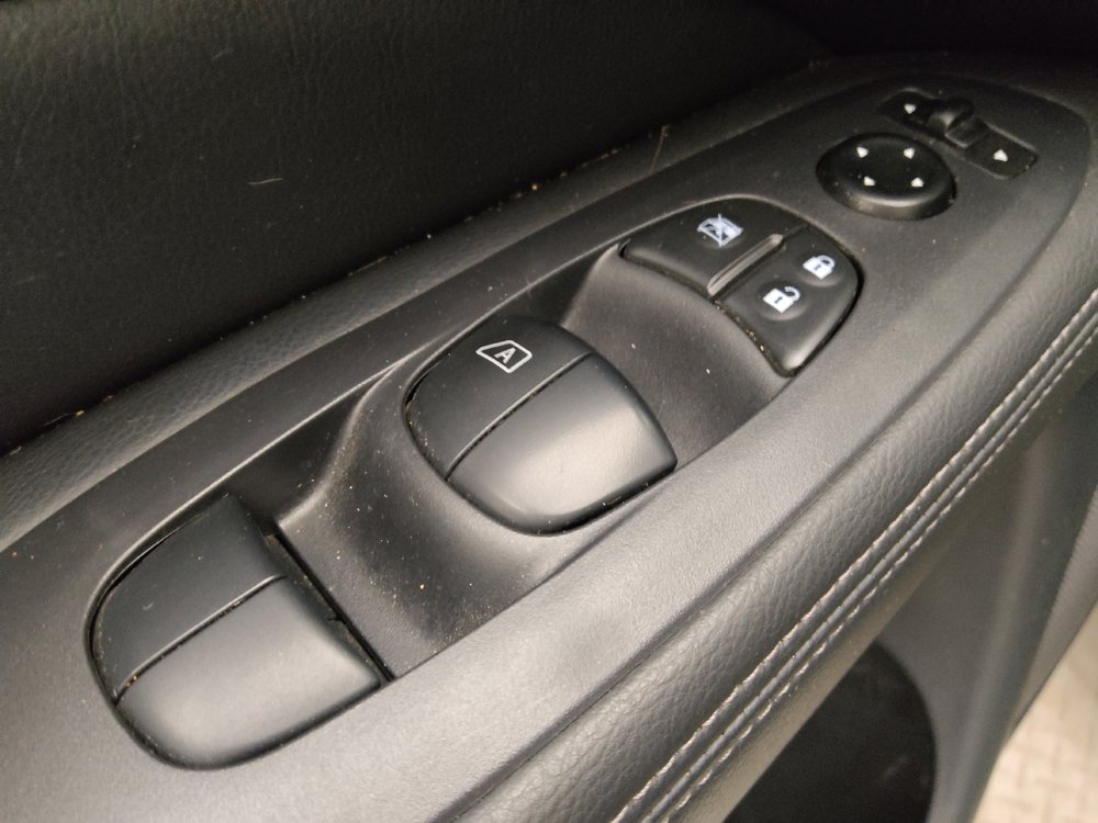 Used 2020 Nissan Pathfinder S FWD image 27