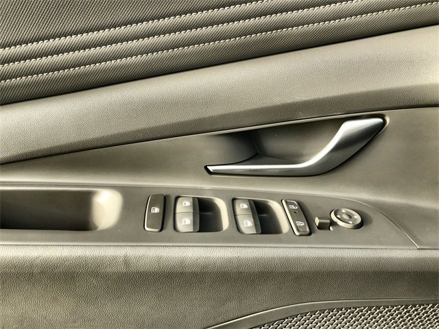 Used 2025 Hyundai Elantra SEL image 13