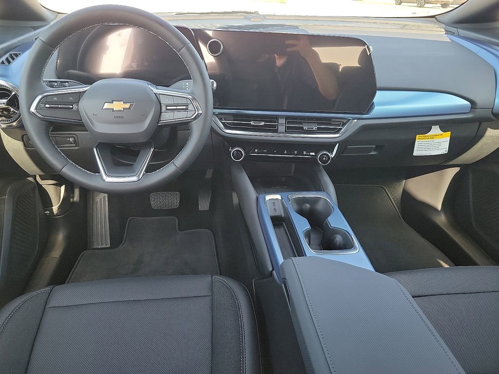 New 2025 Chevrolet Equinox EV LT image 11