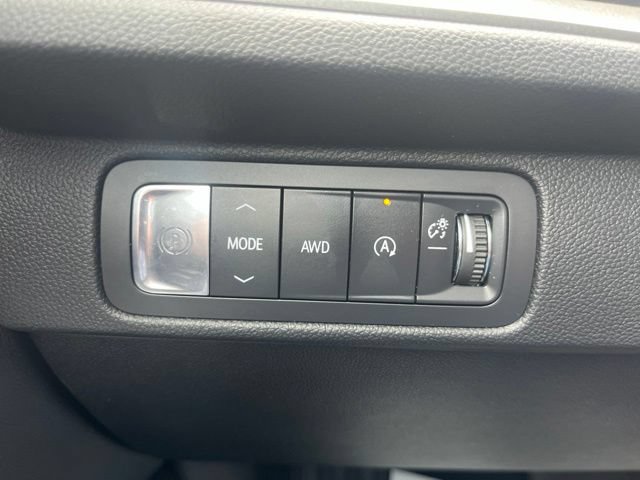 Used 2024 Chevrolet Traverse LT AWD/4WD image 29