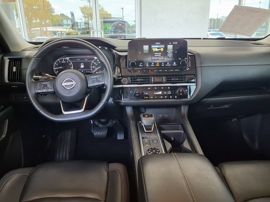Used 2023 Nissan Pathfinder SL w/ Lighting Package (N92) AWD/4WD image 17